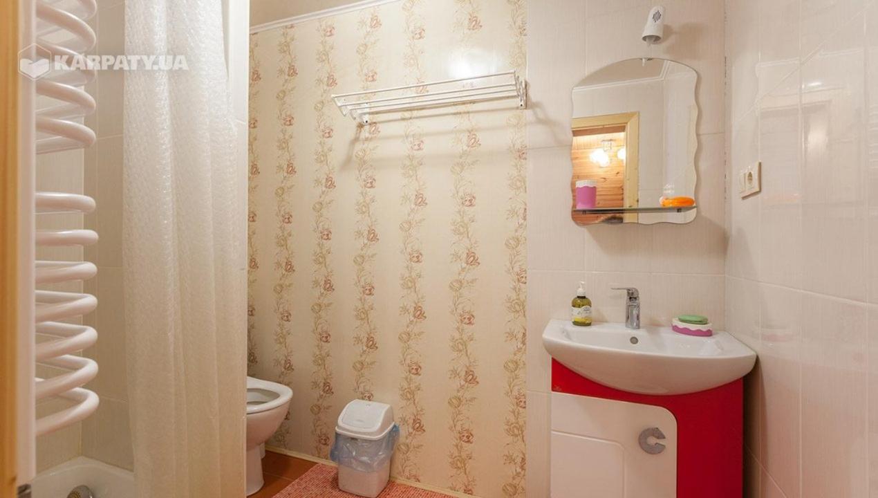 У Гриніва Polyanitsa Popovichevskaya Exterior foto